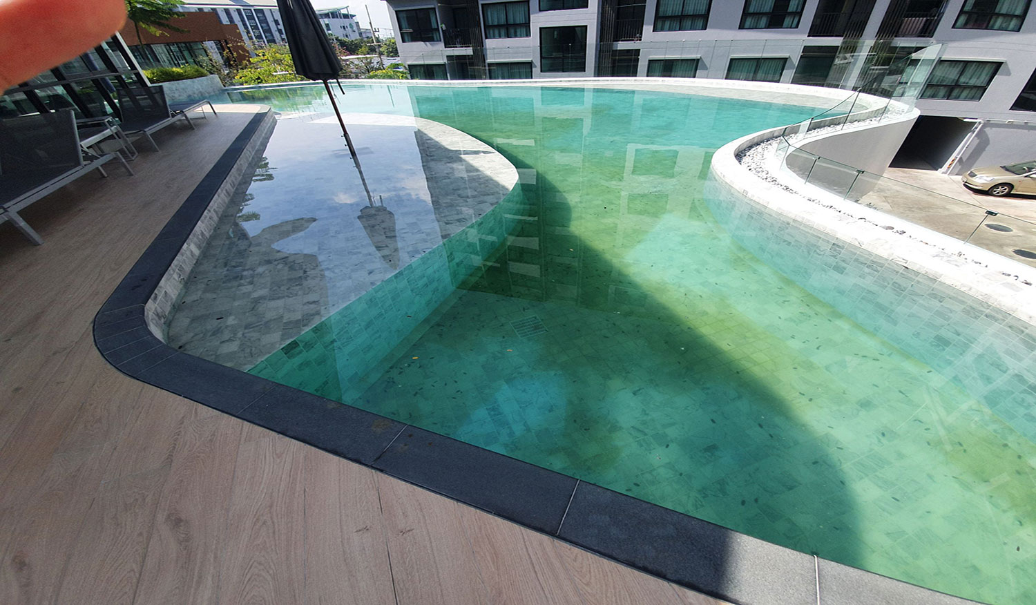 ปัญหาน้ำเขียวในสระว่ายน้ำ - Swimming Pool Center